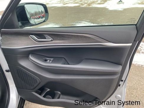 New 2026 Jeep Grand Cherokee Altitude image 38