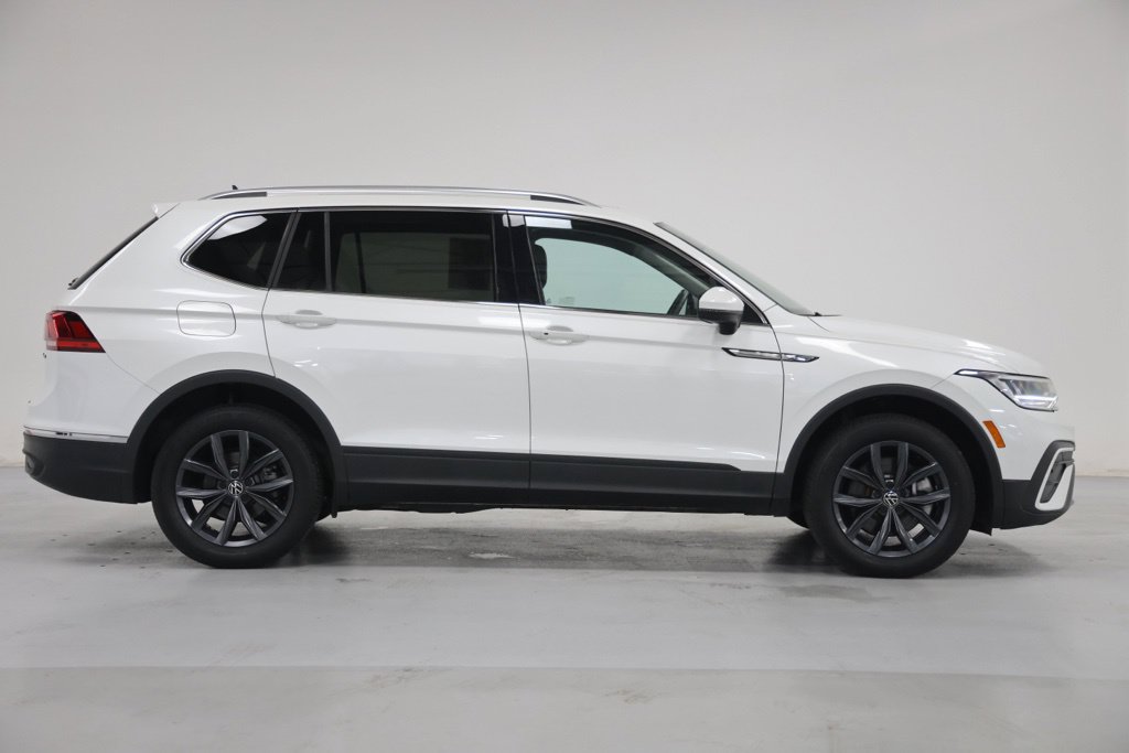 Used 2023 Volkswagen Tiguan SE w/ Panoramic Sunroof Package AWD/4WD image 8