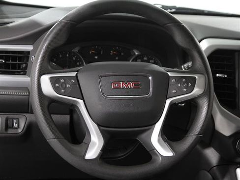 Used 2023 GMC Acadia SLE image 7