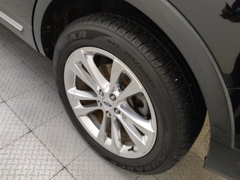 Used 2019 Ford Explorer Limited w/ Ford Safe & Smart Package FWD image 31