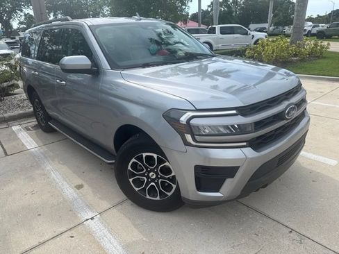 Used 2022 Ford Expedition XLT AWD/4WD image 2