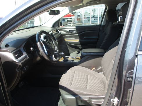 Used 2019 GMC Acadia SLE image 6