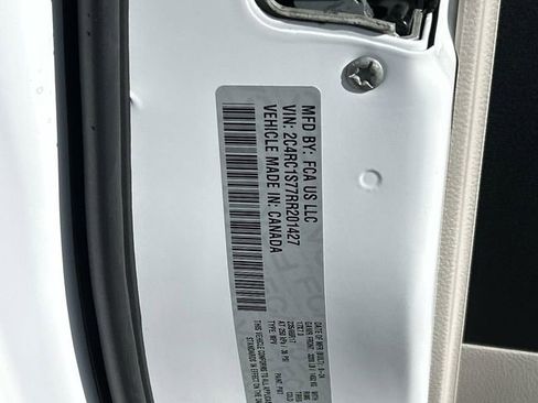 New 2024 Chrysler Pacifica Select image 23