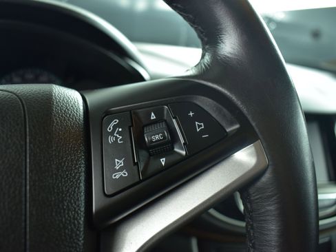 Used 2022 Chevrolet Trax LT w/ LT Convenience Package image 17