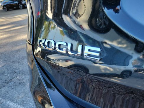 Used 2016 Nissan Rogue SV AWD/4WD image 10