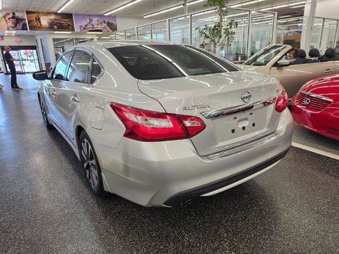 Used 2016 Nissan Altima 2.5 SV w/ Convenience Package FWD image 7