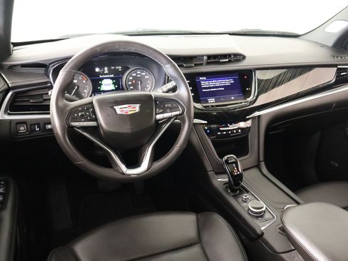 Used 2025 Cadillac XT6 Premium Luxury w/ Technology Package FWD image 2