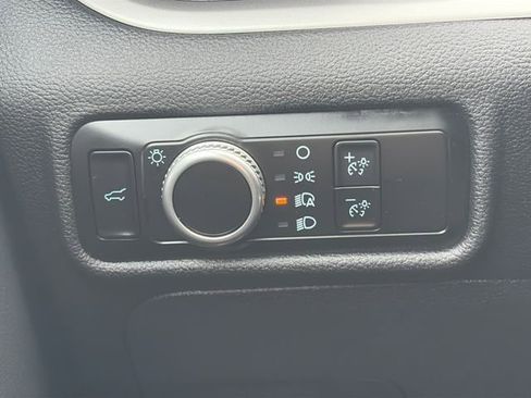 Used 2023 Ford Explorer XLT AWD/4WD image 58