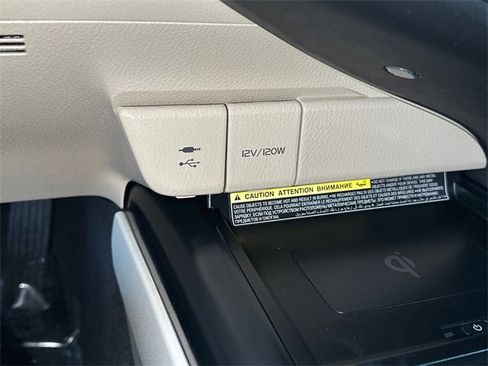 Certified 2019 Toyota Camry XLE image 25