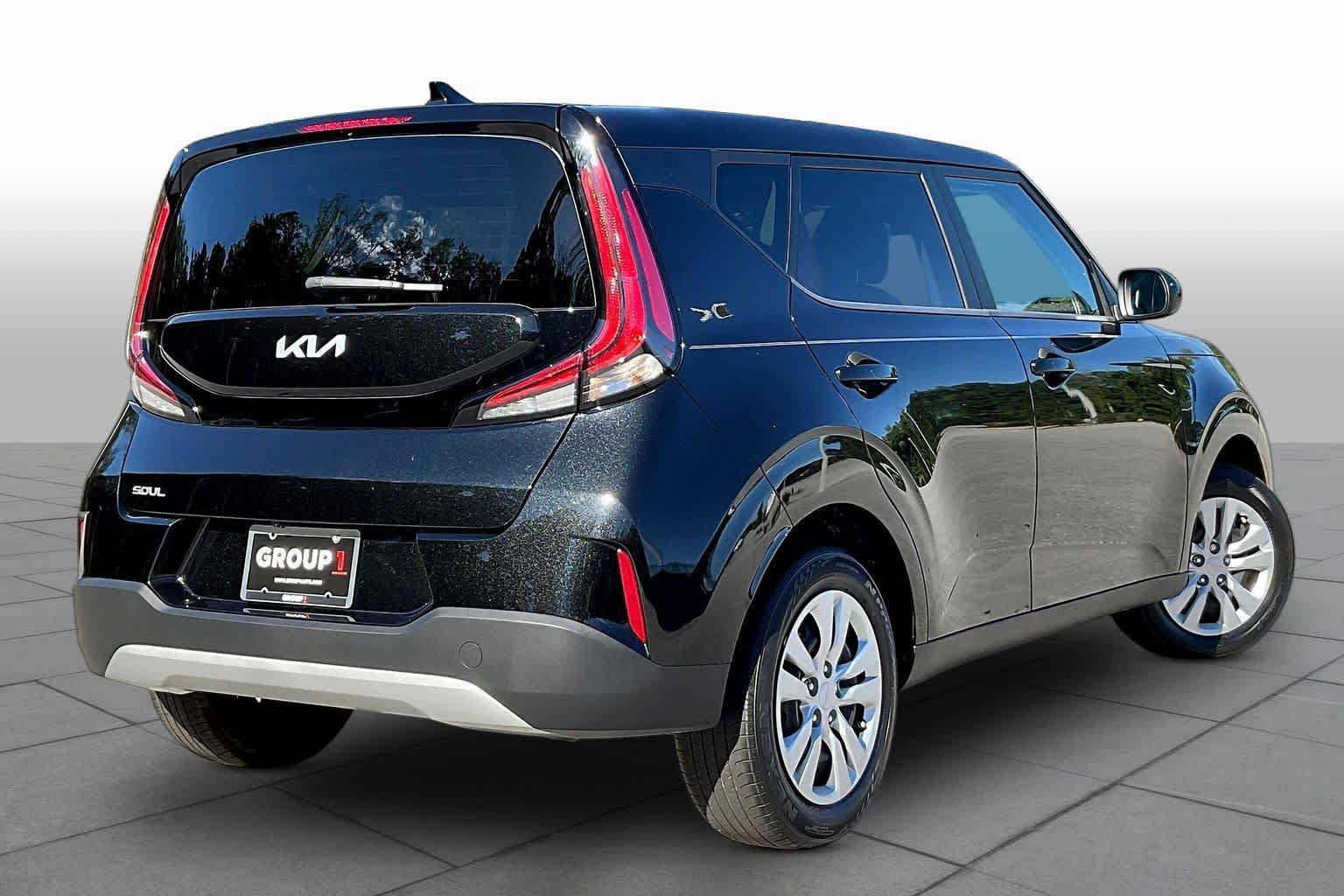 Used 2025 Kia Soul LX FWD image 13