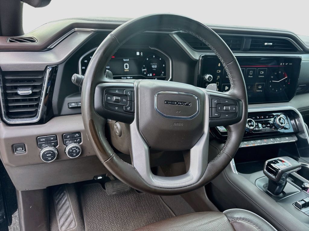 Used 2023 GMC Sierra 1500 Denali w/ Technology Package AWD/4WD image 11