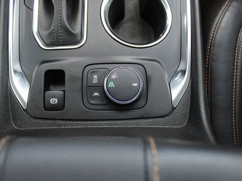 Used 2021 Chevrolet Traverse Premier w/ Redline Edition FWD image 19