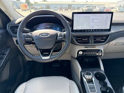 Used 2023 Ford Escape Platinum AWD/4WD image 9