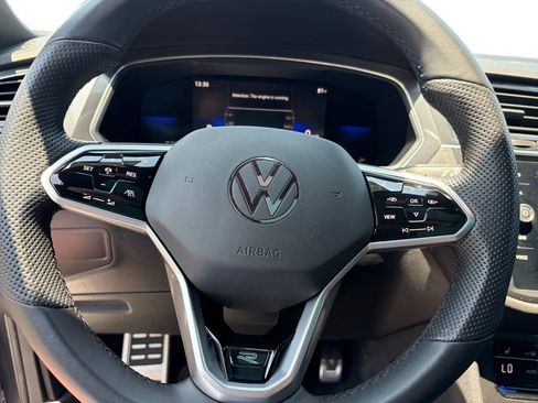 Certified 2022 Volkswagen Tiguan SE R-Line FWD image 23