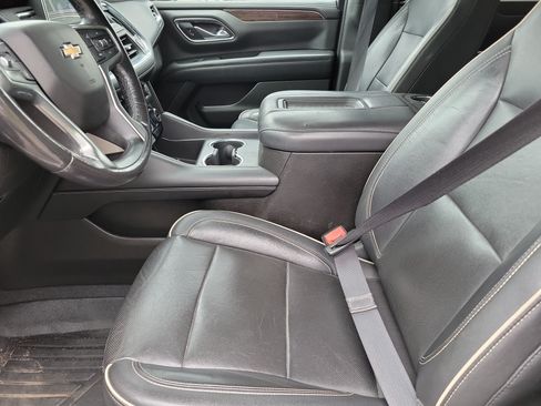 Used 2021 Chevrolet Suburban Premier w/ Premium Package RWD image 3