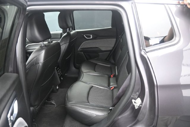 Used 2024 Jeep Compass Latitude AWD/4WD image 25