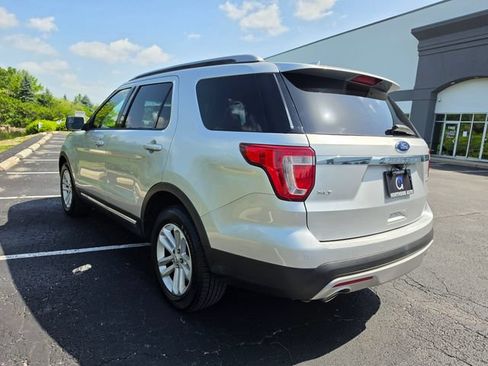 Used 2016 Ford Explorer XLT w/ Equipment Group 202A FWD image 9