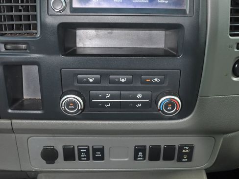 Used 2021 Nissan NV 2500 SV image 21
