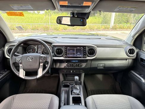 Used 2022 Toyota Tacoma SR5 RWD image 12