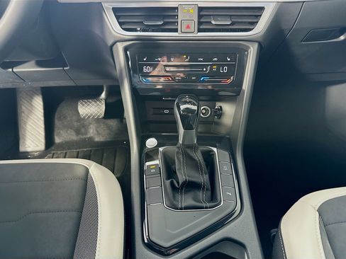 New 2026 Volkswagen Taos SE FWD image 15
