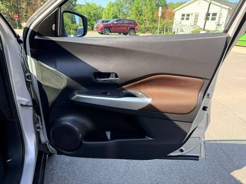 Used 2019 Nissan Kicks SR FWD image 21