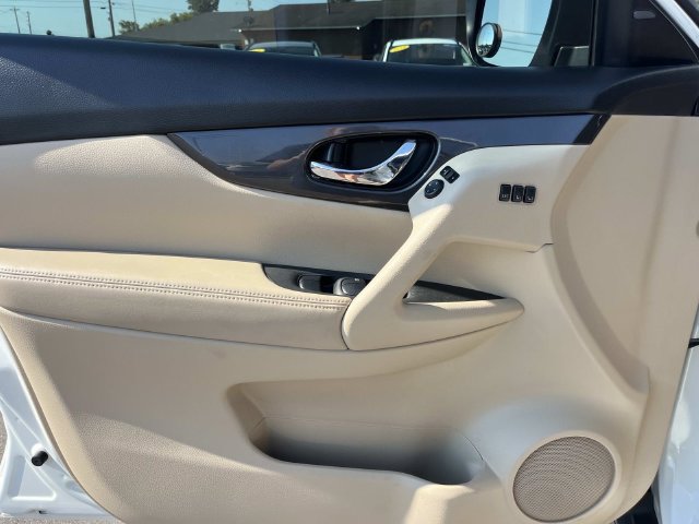 Used 2020 Nissan Rogue SV w/ Premium Package FWD image 25