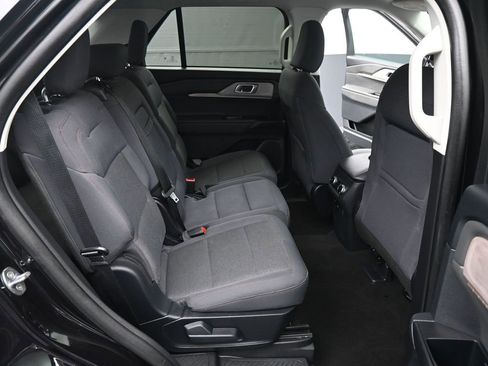 Used 2025 Ford Explorer Active image 3