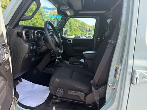 Used 2023 Jeep Wrangler Unlimited w/ Sun & Screen Package AWD/4WD image 10