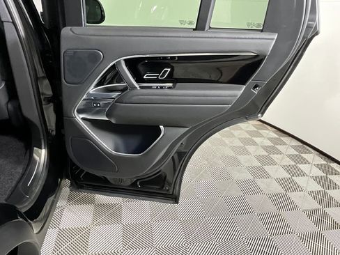 Certified 2025 Land Rover Range Rover SE image 24