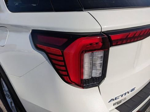 New 2026 Ford Explorer Active image 10