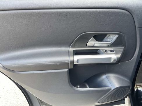 Used 2022 Mercedes-Benz GLB 250 image 19