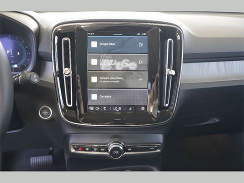 New 2025 Volvo XC40 B5 Core w/ Protection Package Premier image 14