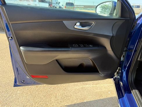 Used 2021 Kia Forte LXS FWD image 17