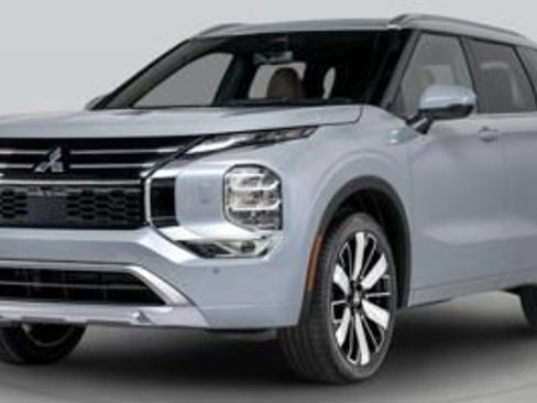 Used 2025 Mitsubishi Outlander SE image 1