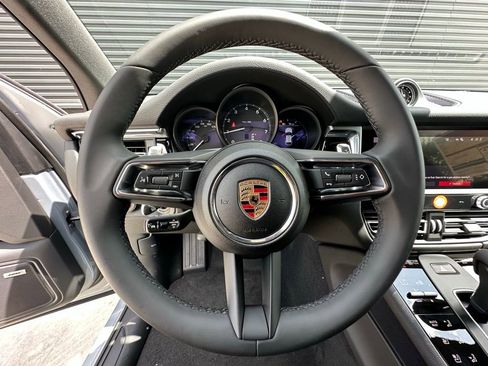 Certified 2025 Porsche Macan image 19