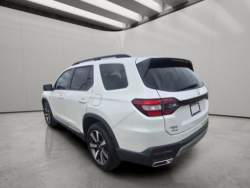 Used 2024 Honda Pilot Touring image 3