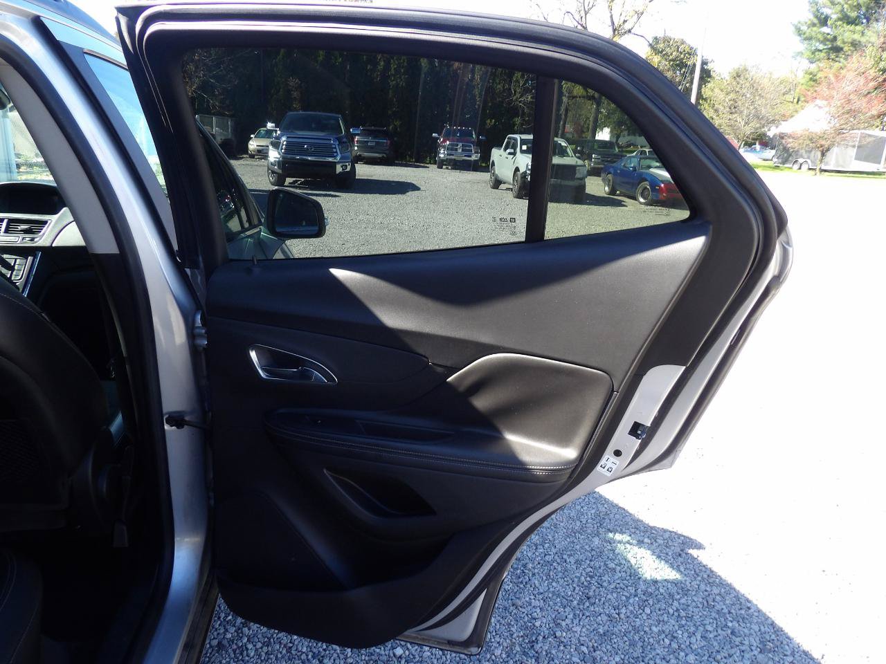 Used 2015 Buick Encore FWD image 9