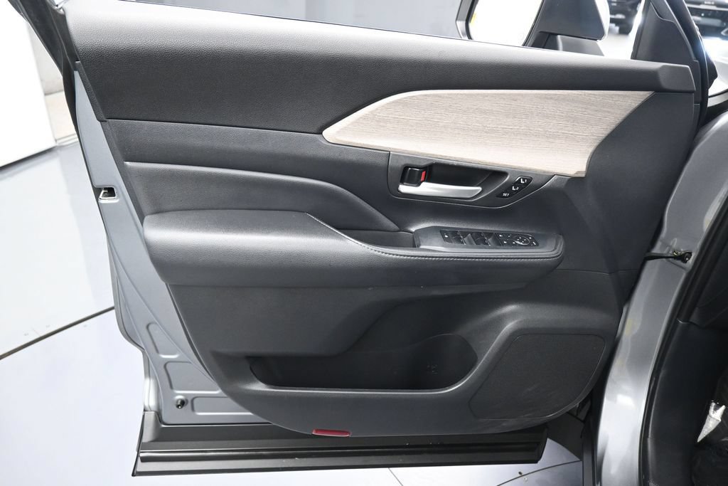 Used 2025 Toyota Grand Highlander AWD Hybrid image 13
