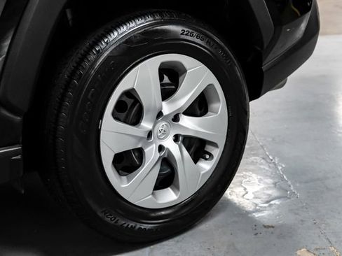 Used 2021 Toyota RAV4 LE image 58