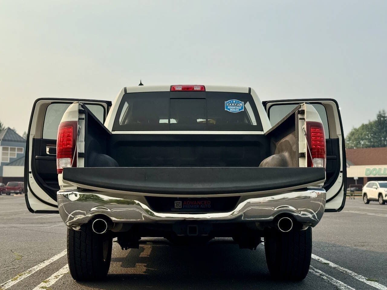 Used 2018 RAM 1500 Laramie AWD/4WD image 10