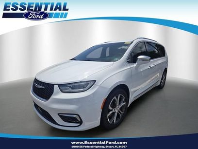 Used 2022 Chrysler Pacifica Pinnacle