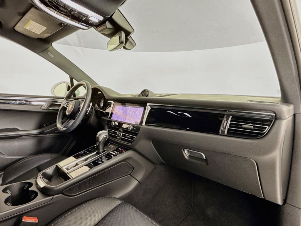 Certified 2024 Porsche Macan S AWD/4WD image 17
