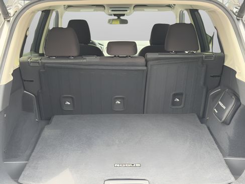 Used 2024 Nissan Rogue SV FWD image 28