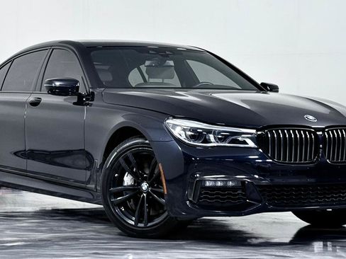 Used 2019 BMW 750i xDrive w/ M Sport Package AWD/4WD image 2