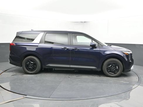 Used 2026 Kia Carnival FWD image 4