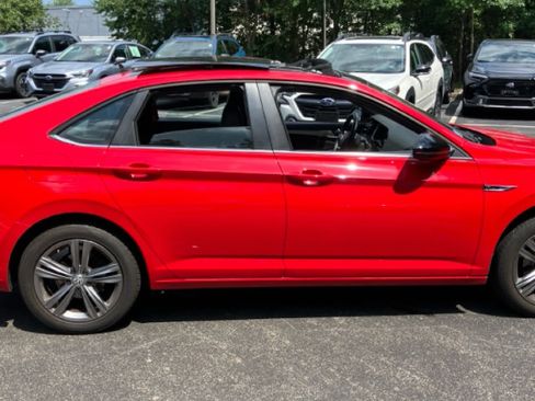 Used 2019 Volkswagen Jetta R-Line w/ R-Line Cold Weather Package FWD image 4