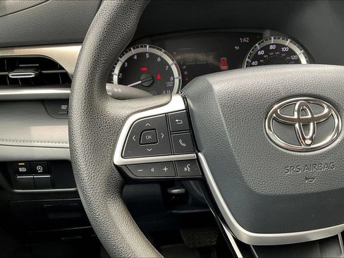 Used 2023 Toyota Highlander L FWD image 13