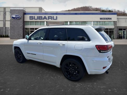 Used 2018 Jeep Grand Cherokee Altitude AWD/4WD image 6