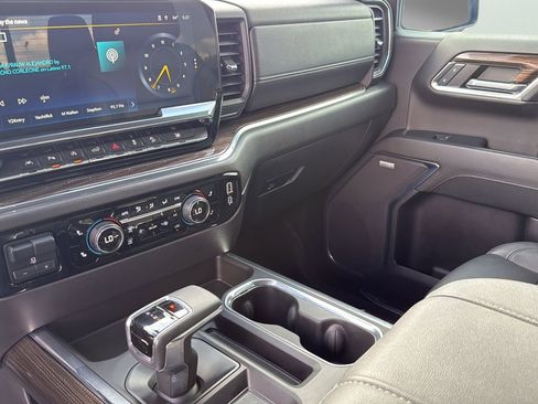 Used 2024 Chevrolet Silverado 1500 LT Trail Boss w/ Convenience Package II AWD/4WD image 19