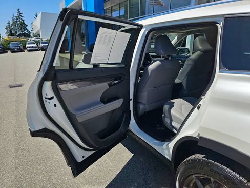 Used 2020 Toyota Highlander Platinum AWD/4WD image 18